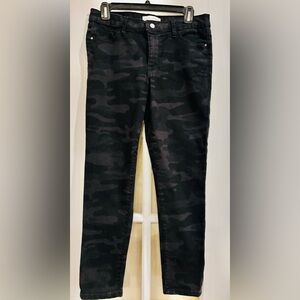 Women’s black/grey camo design jeans, size 6, ankle skinny length